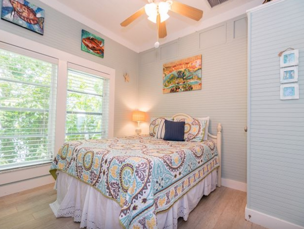 Newly remodeled 3 bed private pool Anna Maria Cottage STEPS TO THE BEACH!